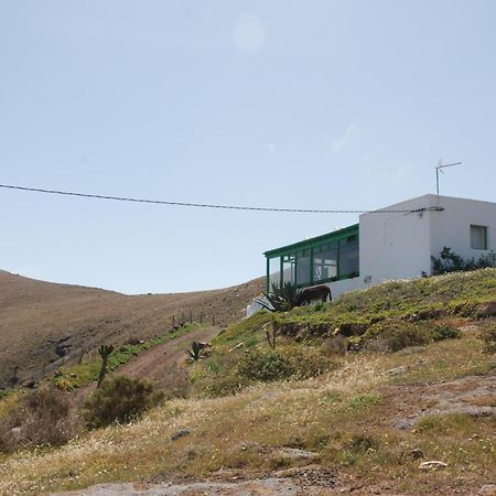 Villa El Perinque Femés Exteriör bild