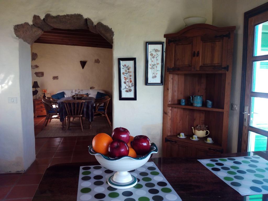 Villa El Perinque Femés Exteriör bild
