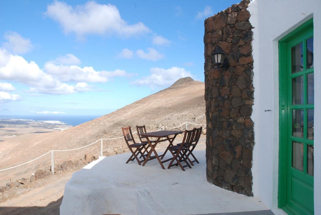 Villa El Perinque Femés Exteriör bild